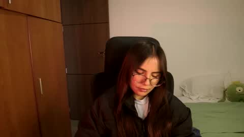 Snapshot of _abbyyyy_ chatting on 05/20/26, 04:57 abby 3 online show from 05/20/26, 04:57