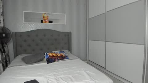 Snapshot of _adelle chatting on 12/07/24, 01:18 Adelle online show from 12/07/24, 01:18