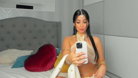 Snapshot of _adelle chatting on 01/18/25, 05:37 Adelle online show from 01/18/25, 05:37