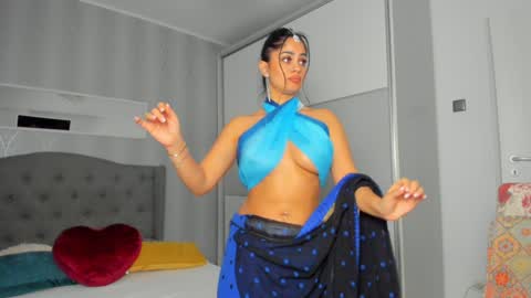 Snapshot of _adelle chatting on 01/25/25, 01:19 Adelle online show from 01/25/25, 01:19