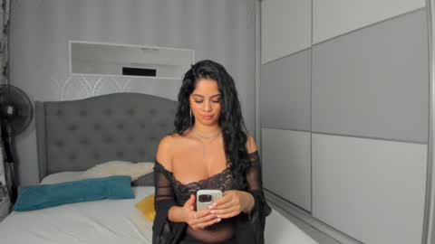 Snapshot of _adelle chatting on 02/19/25, 05:06 Adelle online show from 02/19/25, 05:06