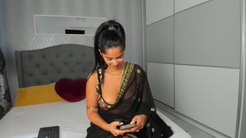 Snapshot of _adelle chatting on 09/20/25, 11:44 Adelle online show from 09/20/25, 11:44