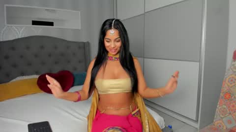 Snapshot of _adelle chatting on 11/15/25, 12:56 Adelle online show from 11/15/25, 12:56