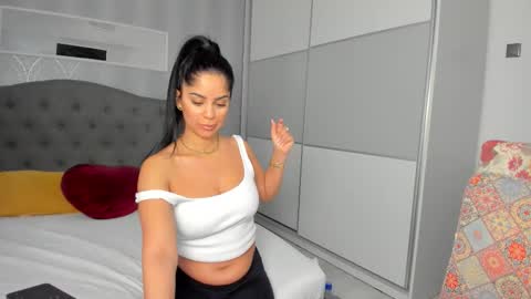 Adelle online show from 03/19/26, 01:04