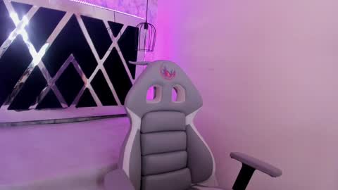  Alaia online show from 02/03/25, 02:45