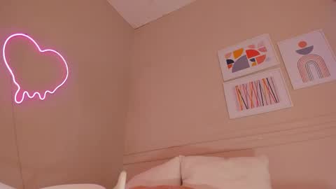 Snapshot of _aleja_x chatting on 09/15/25, 11:43 _aleja_x online show from 09/15/25, 11:43