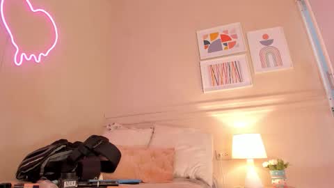 Snapshot of _aleja_x chatting on 10/08/25, 11:30 _aleja_x online show from 10/08/25, 11:30