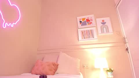 Snapshot of _aleja_x chatting on 10/21/25, 11:33 _aleja_x online show from 10/21/25, 11:33