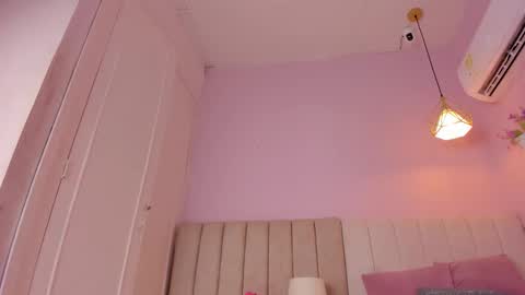 Snapshot of _aleja_x chatting on 11/06/25, 11:33 _aleja_x online show from 11/06/25, 11:33