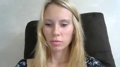 Snapshot of _alex1819 chatting on 09/21/25, 11:01 _alex1819 online show from 09/21/25, 11:01