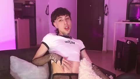 Snapshot of _alexblunt_ chatting on 12/12/24, 06:14 _alexblunt_ online show from 12/12/24, 06:14