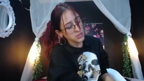 Snapshot of _alhanna chatting on 12/22/24, 12:50 Alhanna online show from 12/22/24, 12:50