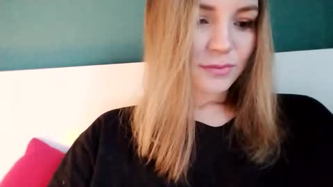 Snapshot of _alinasnow chatting on 12/12/24, 12:59 Alina Snow online show from 12/12/24, 12:59