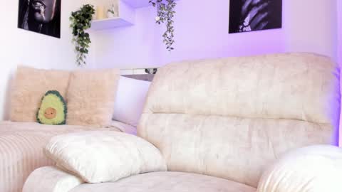 Snapshot of _alissonrose chatting on 12/04/24, 04:05 Karo online show from 12/04/24, 04:05