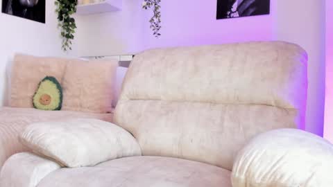 Snapshot of _alissonrose chatting on 12/07/24, 04:03 Karo online show from 12/07/24, 04:03