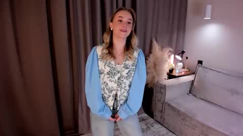 Snapshot of _ammy_moore_ chatting on 03/17/26, 12:41 Amily online show from 03/17/26, 12:41