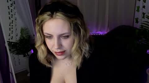 Snapshot of _amymoore_ chatting on 02/15/26, 01:24 _amymoore_ online show from 02/15/26, 01:24