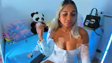 Snapshot of _analia chatting on 12/10/24, 03:09 Analia online show from 12/10/24, 03:09