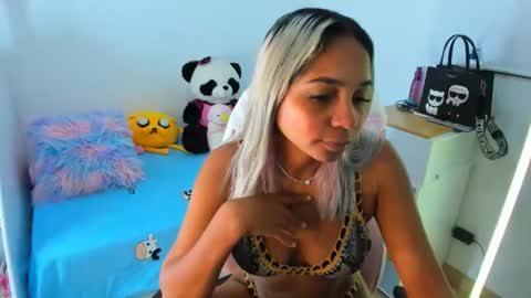 Snapshot of _analia chatting on 12/11/24, 03:13 Analia online show from 12/11/24, 03:13