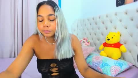 Snapshot of _analia chatting on 02/06/25, 05:25 Analia online show from 02/06/25, 05:25