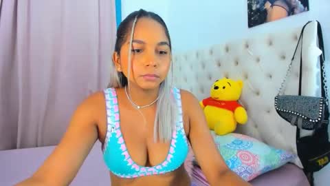 Snapshot of _analia chatting on 02/07/25, 01:47 Analia online show from 02/07/25, 01:47