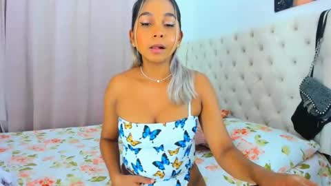 Snapshot of _analia chatting on 02/15/25, 01:42 Analia online show from 02/15/25, 01:42