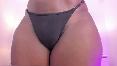 Snapshot of _analyy_ chatting on 10/26/25, 09:04 Analy online show from 10/26/25, 09:04