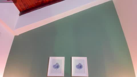 Snapshot of _anavictoria_ chatting on 10/15/25, 12:05 Ana Victoria online show from 10/15/25, 12:05