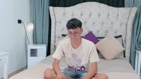 Snapshot of _andrew_williams chatting on 12/13/24, 07:10 Andres online show from 12/13/24, 07:10