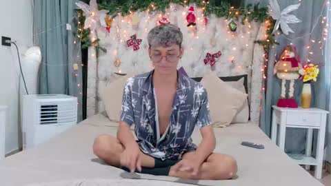 Snapshot of _andrew_williams chatting on 12/21/24, 07:27 Andres online show from 12/21/24, 07:27