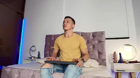 Snapshot of _andrewfalcon2 chatting on 01/17/25, 06:12 _andrewfalcon2 online show from 01/17/25, 06:12