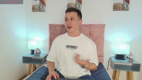 Snapshot of _andrewfalcon2 chatting on 01/19/25, 07:15 _andrewfalcon2 online show from 01/19/25, 07:15