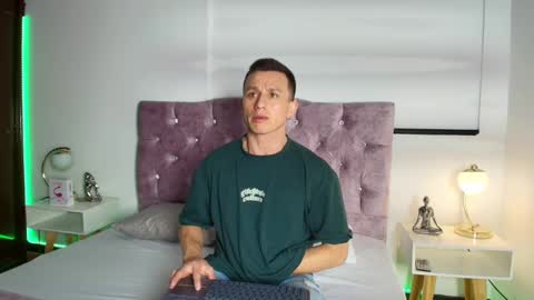 Snapshot of _andrewfalcon2 chatting on 01/21/25, 12:18 _andrewfalcon2 online show from 01/21/25, 12:18