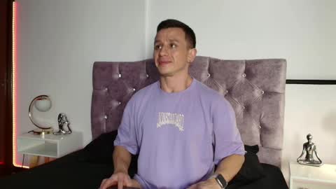 Snapshot of _andrewfalcon2 chatting on 01/22/25, 12:17 _andrewfalcon2 online show from 01/22/25, 12:17