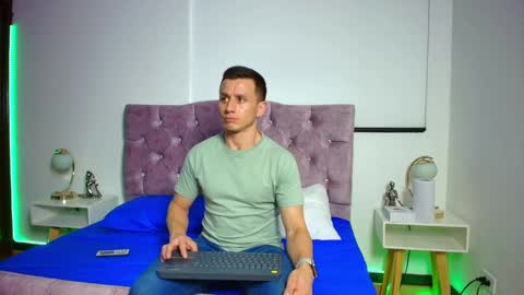 Snapshot of _andrewfalcon2 chatting on 01/24/25, 12:31 _andrewfalcon2 online show from 01/24/25, 12:31