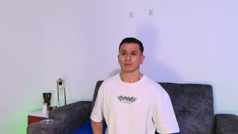 Snapshot of _andrewfalcon2 chatting on 09/25/25, 12:20 _andrewfalcon2 online show from 09/25/25, 12:20