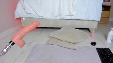 ngela  online show from 12/11/24, 09:45