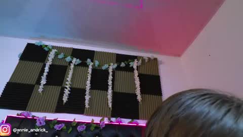 Annie Andrick online show from 07/08/26, 10:09