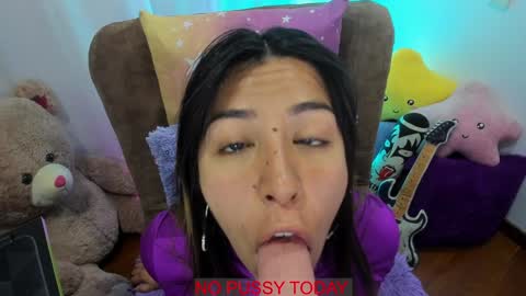 Snapshot of _antonella_dreams chatting on 01/12/25, 10:43 _antonella_dreams online show from 01/12/25, 10:43