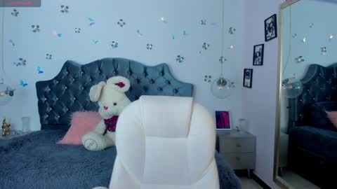 Snapshot of _antonnela_ chatting on 01/13/25, 01:49 antonnela online show from 01/13/25, 01:49