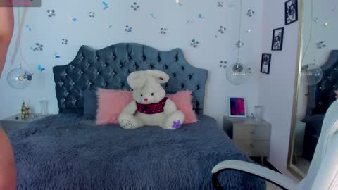 Snapshot of _antonnela_ chatting on 01/17/25, 02:07 antonnela online show from 01/17/25, 02:07