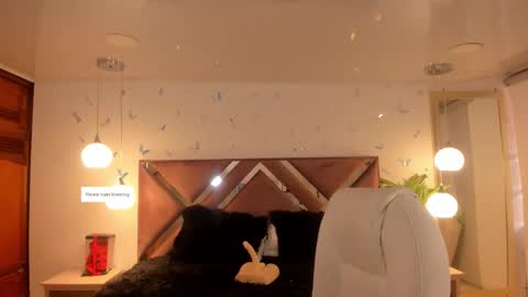 Snapshot of _antonnela_ chatting on 09/10/25, 01:44 antonnela online show from 09/10/25, 01:44