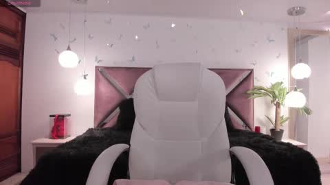 Snapshot of _antonnela_ chatting on 11/21/25, 02:16 antonnela online show from 11/21/25, 02:16