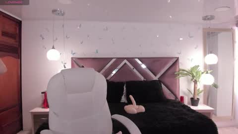 Snapshot of _antonnela_ chatting on 11/22/25, 02:05 antonnela online show from 11/22/25, 02:05