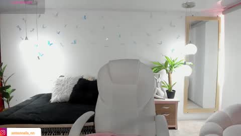 antonnela online show from 03/05/26, 02:02