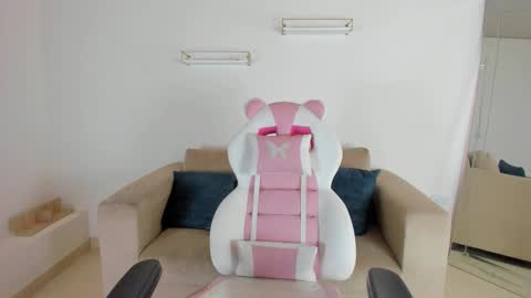    online show from 10/03/25, 12:13