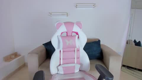    online show from 10/06/25, 12:13