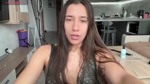 Snapshot of _aura_18 chatting on 10/10/25, 04:22 _aura_18 online show from 10/10/25, 04:22