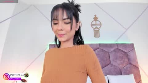 _aurora_collins_ online show from 11/19/25, 12:49