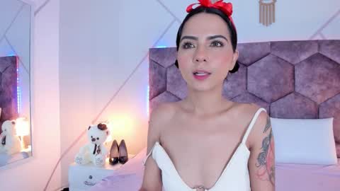 _aurora_collins_ online show from 12/22/25, 12:46